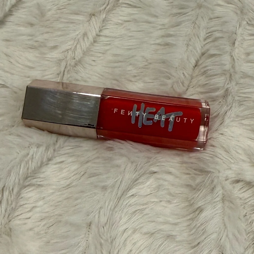 Fenty Beauty gloss bomb